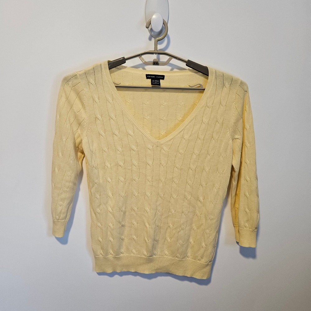 New York & Co Butter Yellow Cable Knit V-Neck Sweater M 3/4 Sleeve Preppy